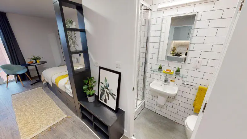 Room Silicon Way in Greater London