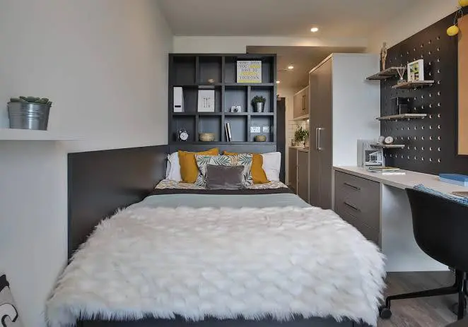 Room Silicon Way in Greater London