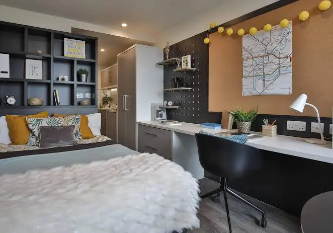 Room Silicon Way in Greater London