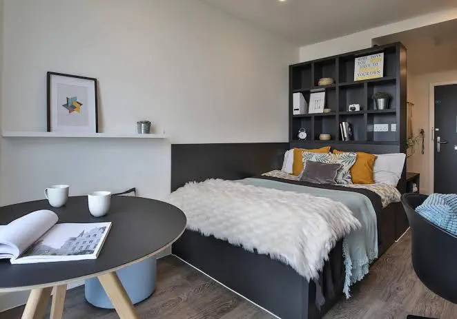 Room Silicon Way in Greater London