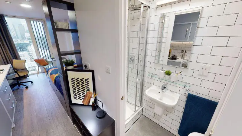 Room Silicon Way in Greater London
