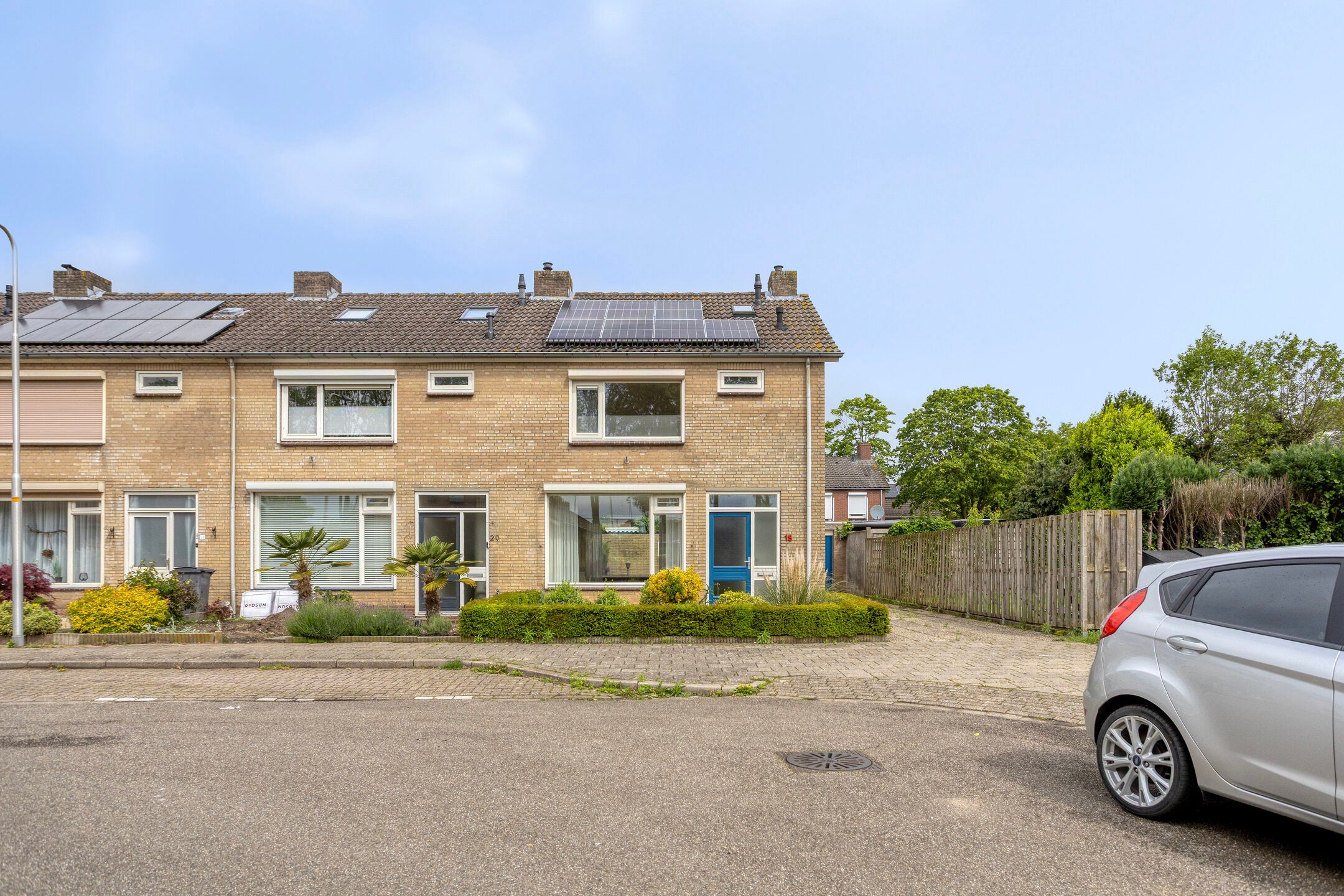 Hoekwoning te koop: Margrietstraat 18, Angeren