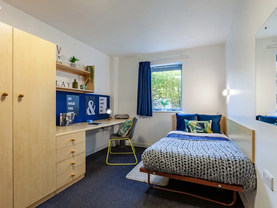 Room Polhill Avenue in Bedford
