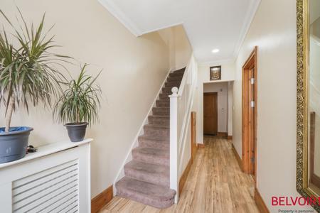 House Third Avenue in Greater London
