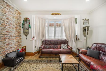 House Third Avenue in Greater London