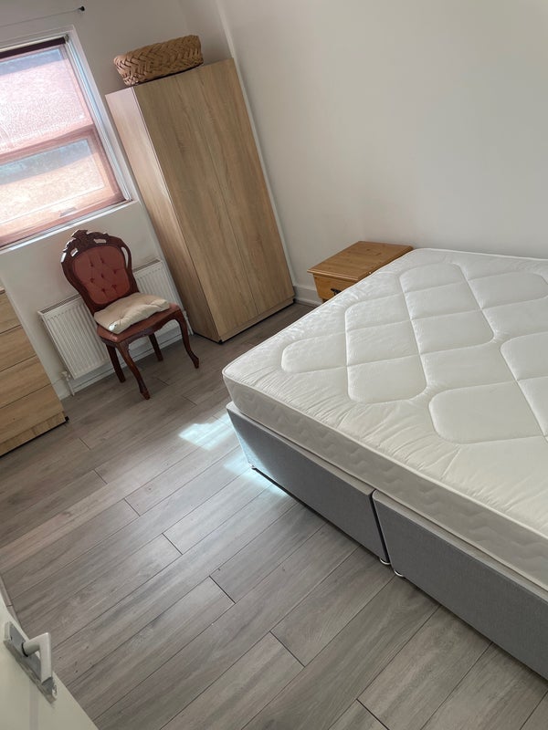 Room Vicarage Road in Greater London