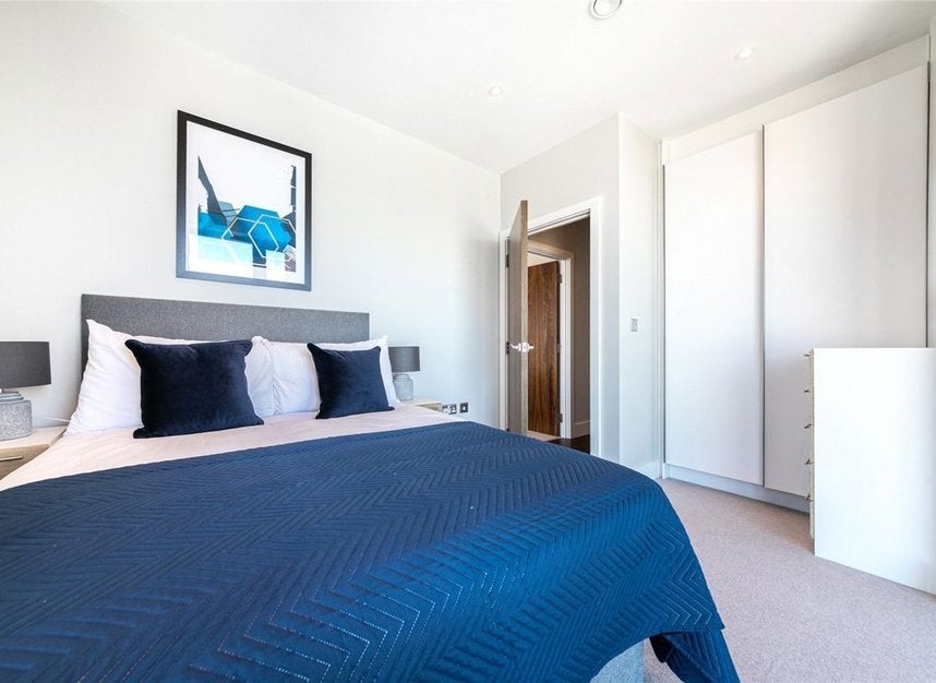 Flat Silvocea Way in Greater London