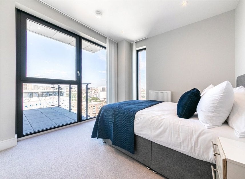 Flat Silvocea Way in Greater London