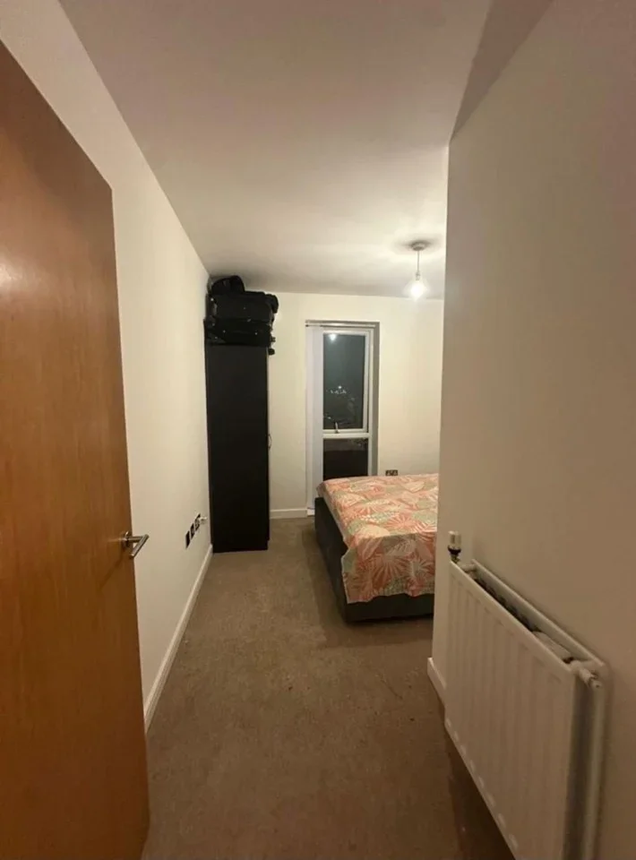 Room Handley Page Road in Greater London