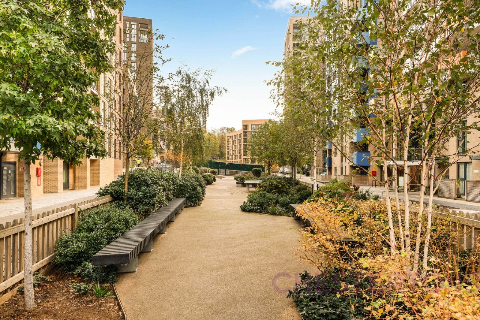 Flat Parkside Avenue in Greater London