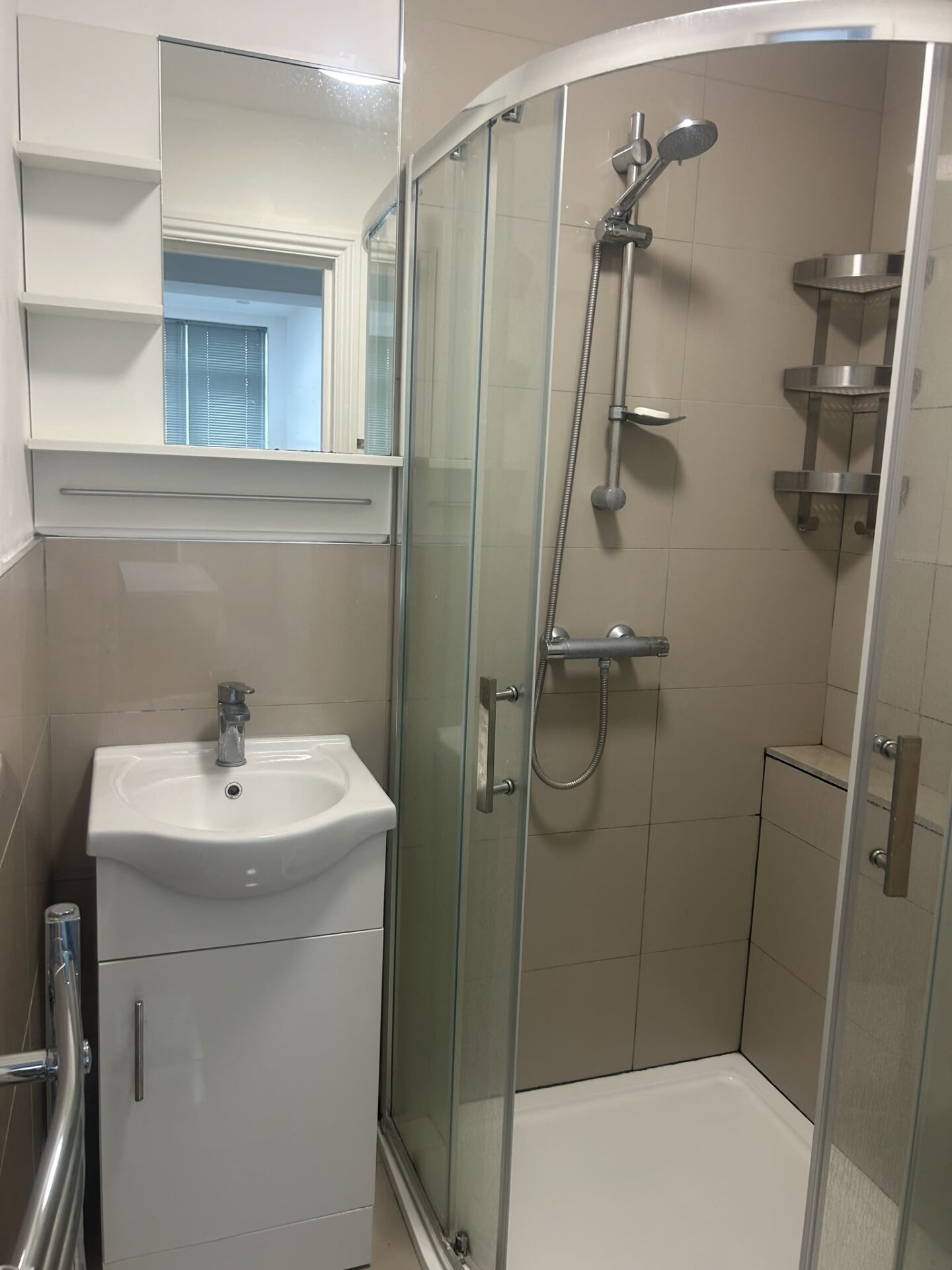 Room Cavendish Avenue in Greater London