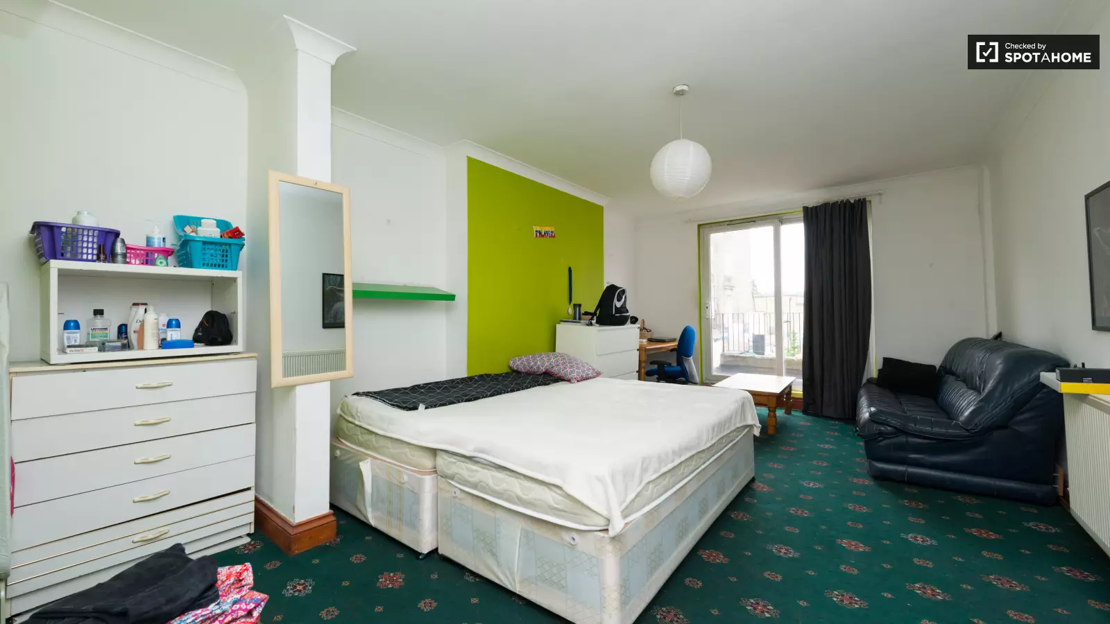 Flat Kilburn High Road in Greater London
