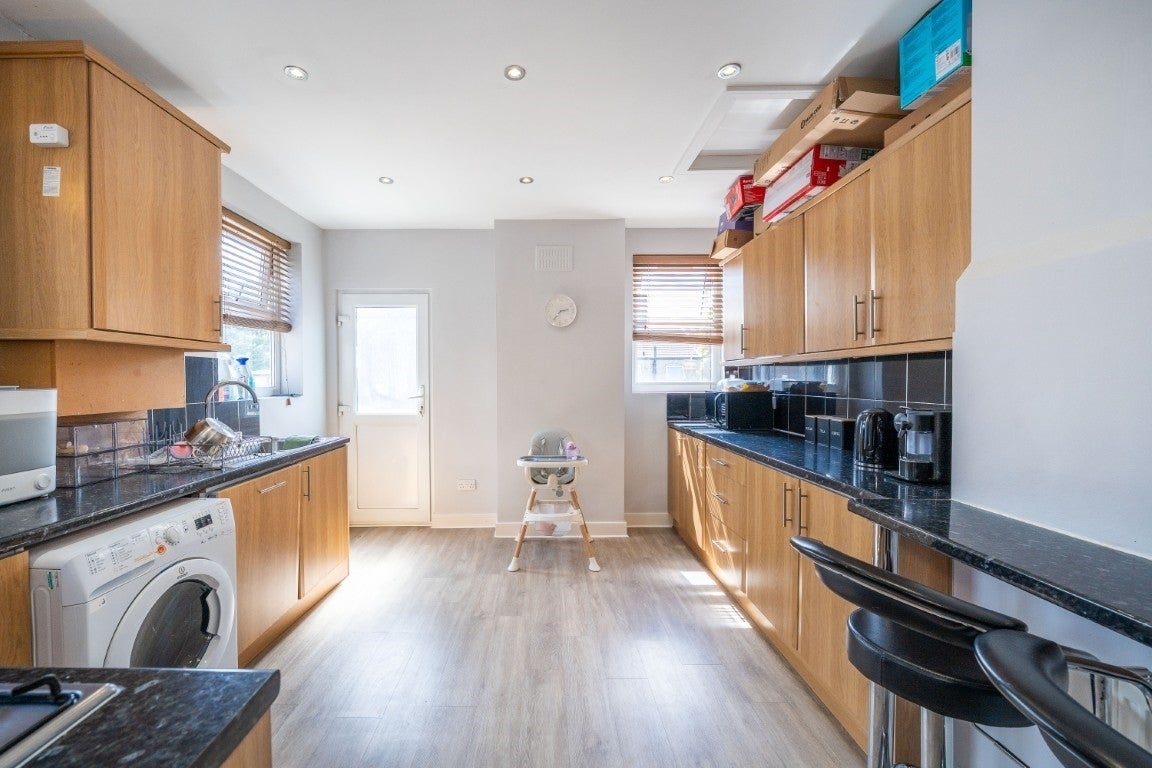 Flat Kettering Street in Greater London