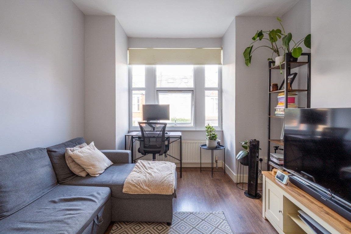 Flat Kettering Street in Greater London