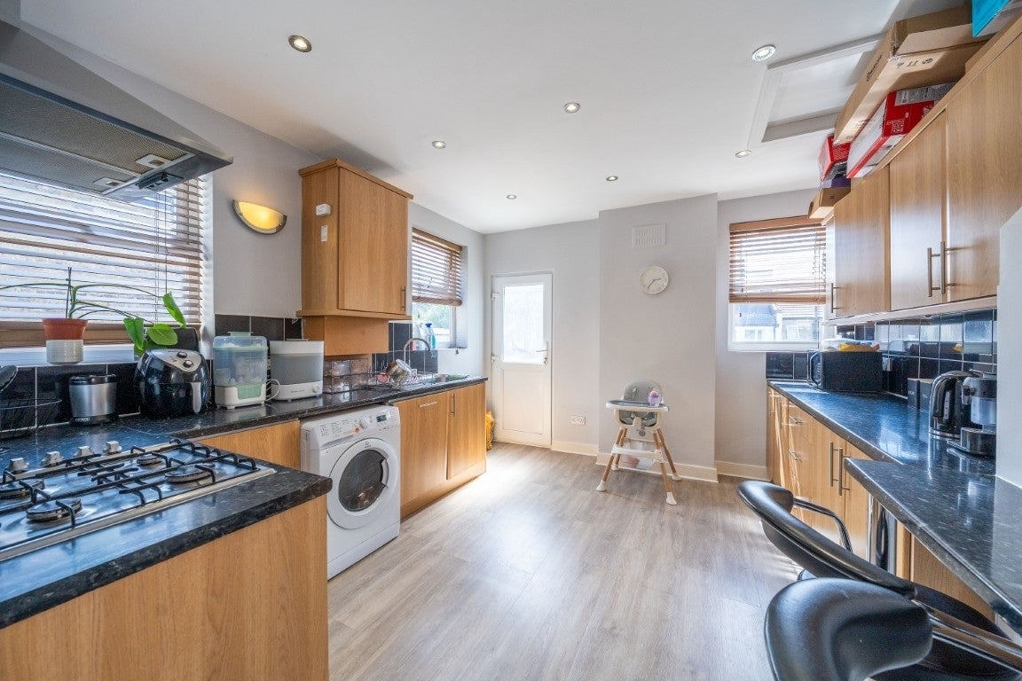 Flat Kettering Street in Greater London