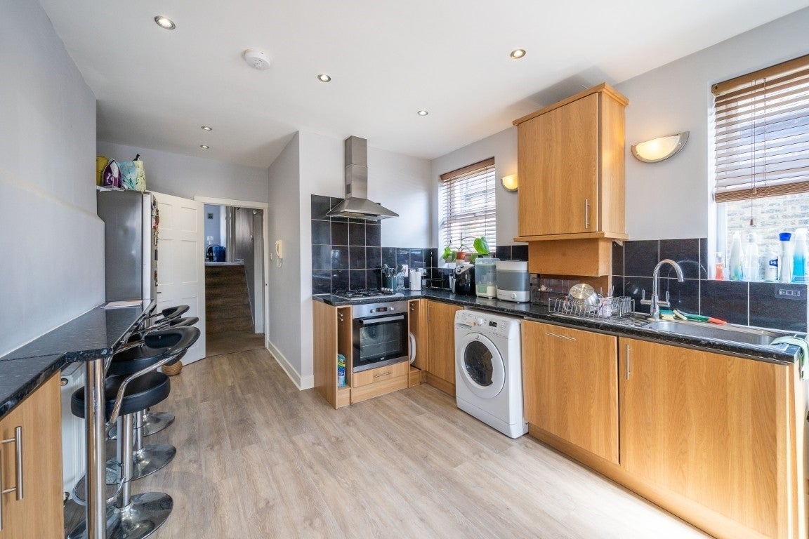 Flat Kettering Street in Greater London