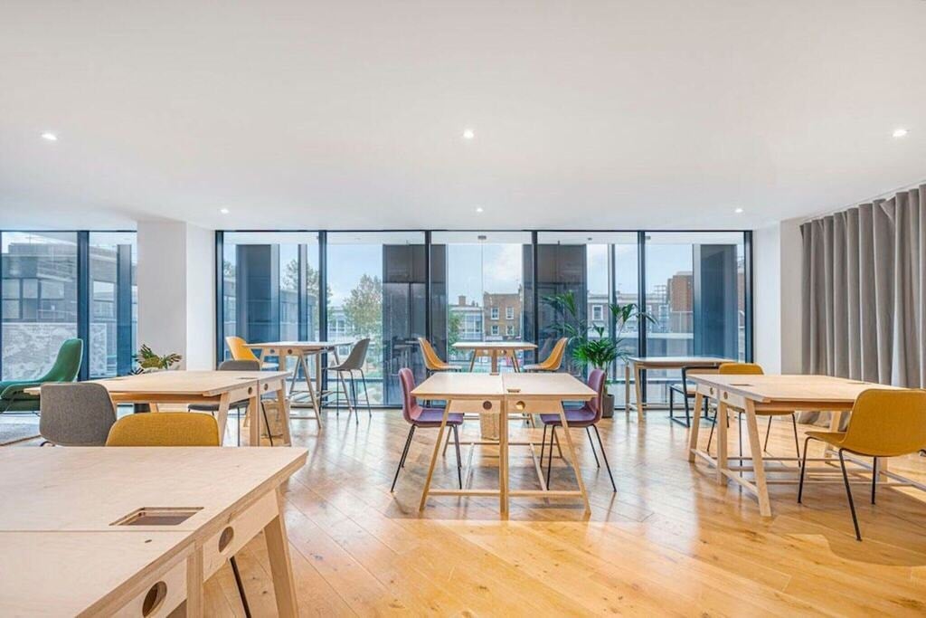 Flat Highgate Hill in Greater London