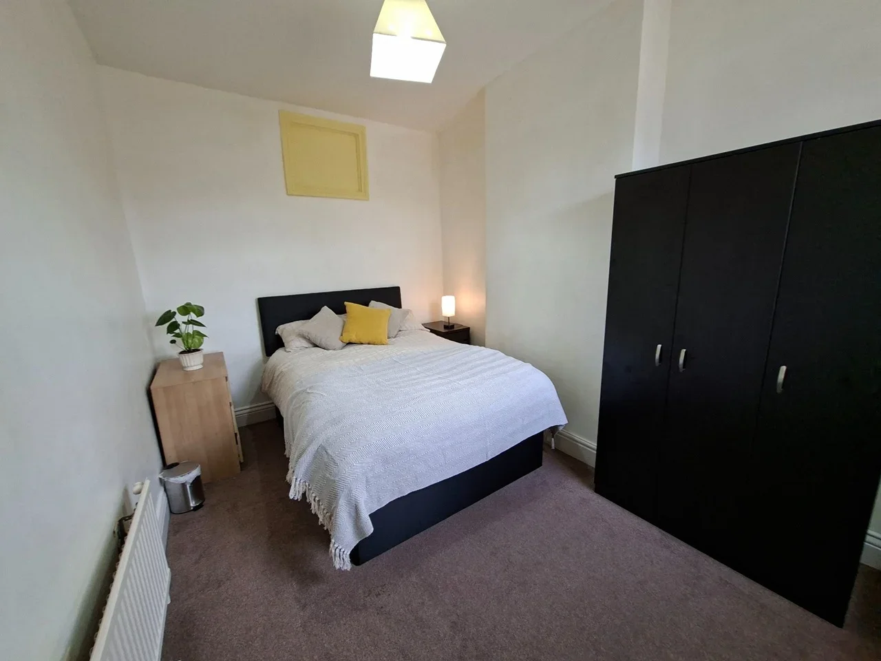 Room Kings Road in Birmingham