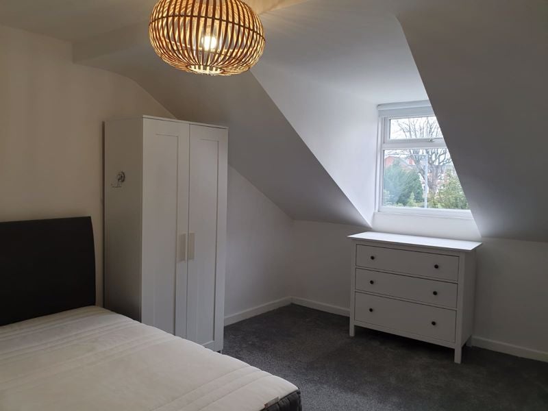 Room Bath Road in Worcester
