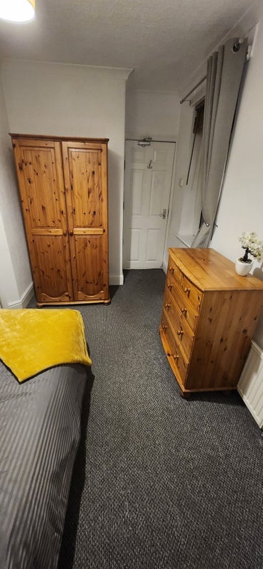 Room Inverness Place in Cardiff