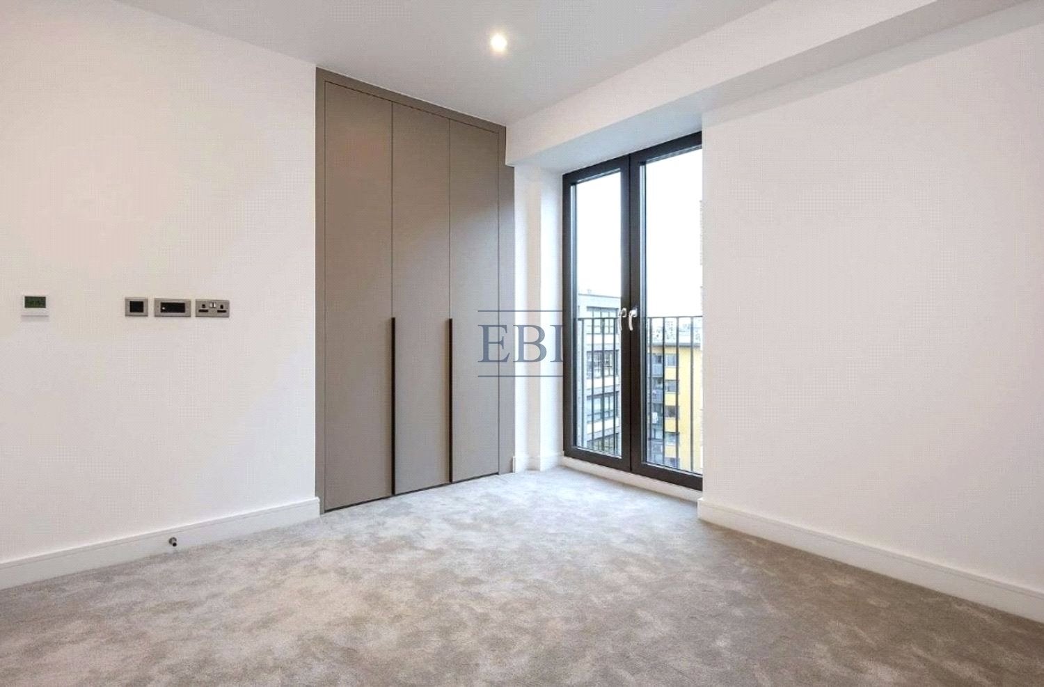 Flat Cremer Street in Greater London