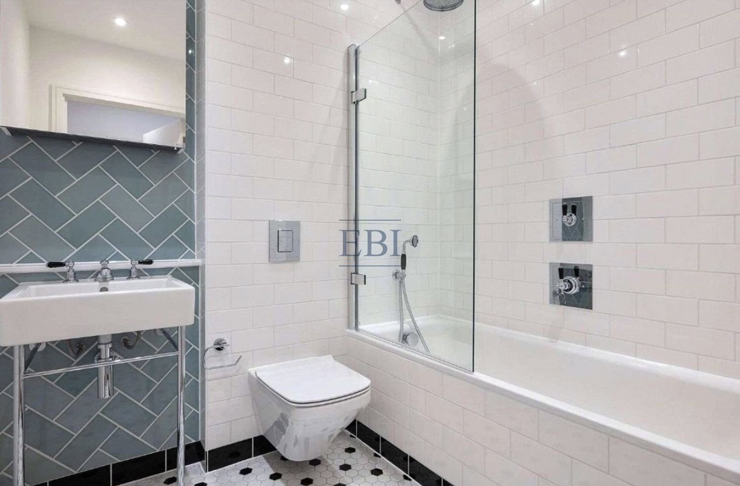Flat Cremer Street in Greater London