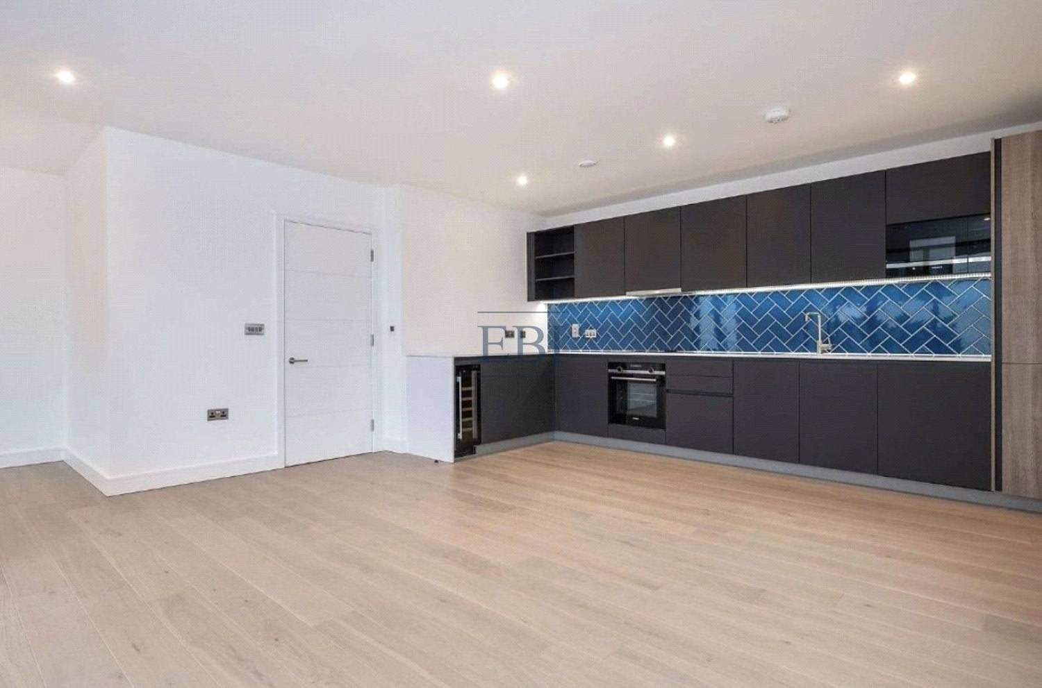 Flat Cremer Street in Greater London