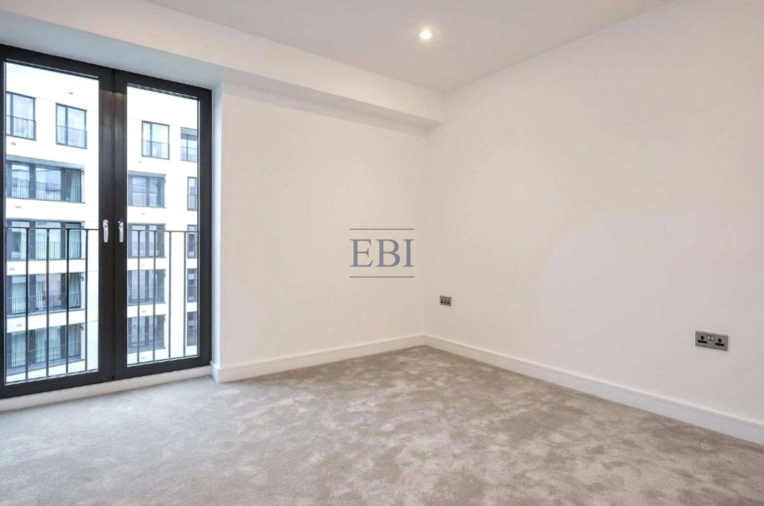 Flat Cremer Street in Greater London