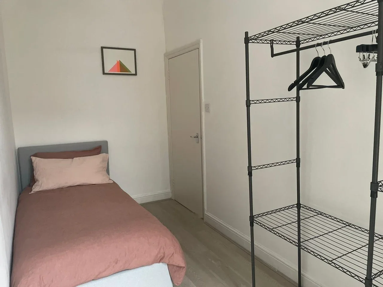 Flat Sotheby Road in Greater London