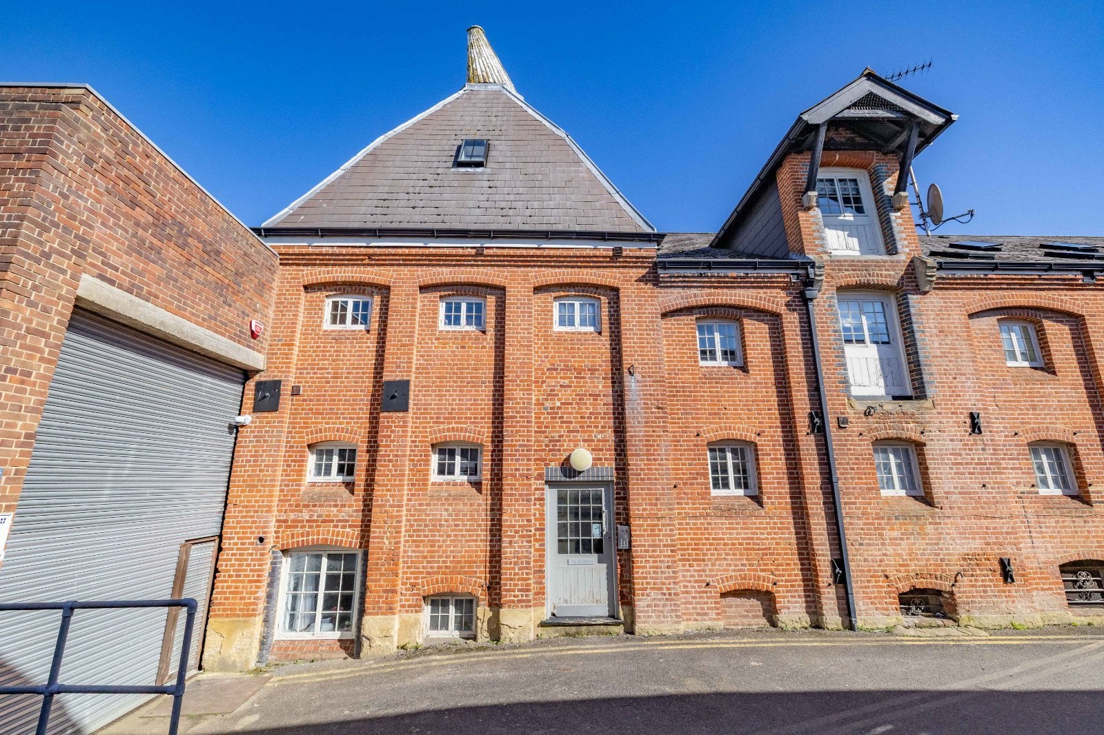Flat Roper Road in Canterbury