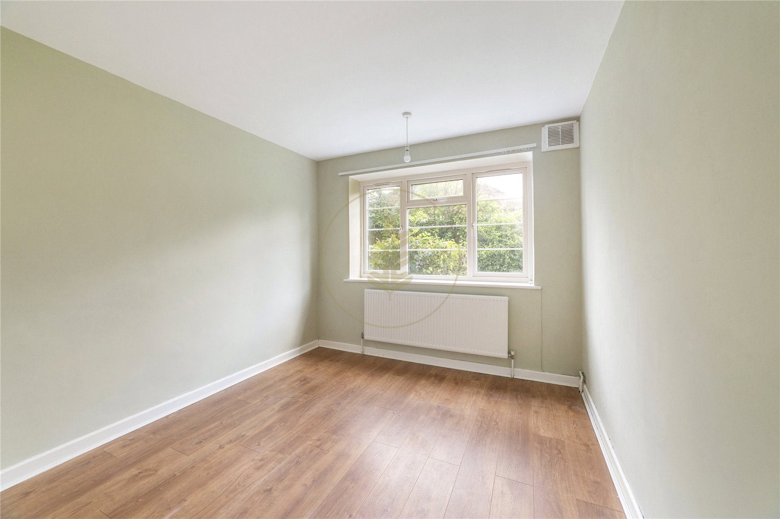 Flat Beech Lawns in Greater London