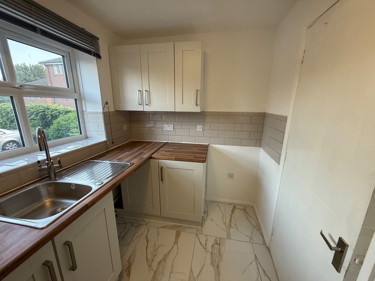 Flat Voyagers Close in Greater London