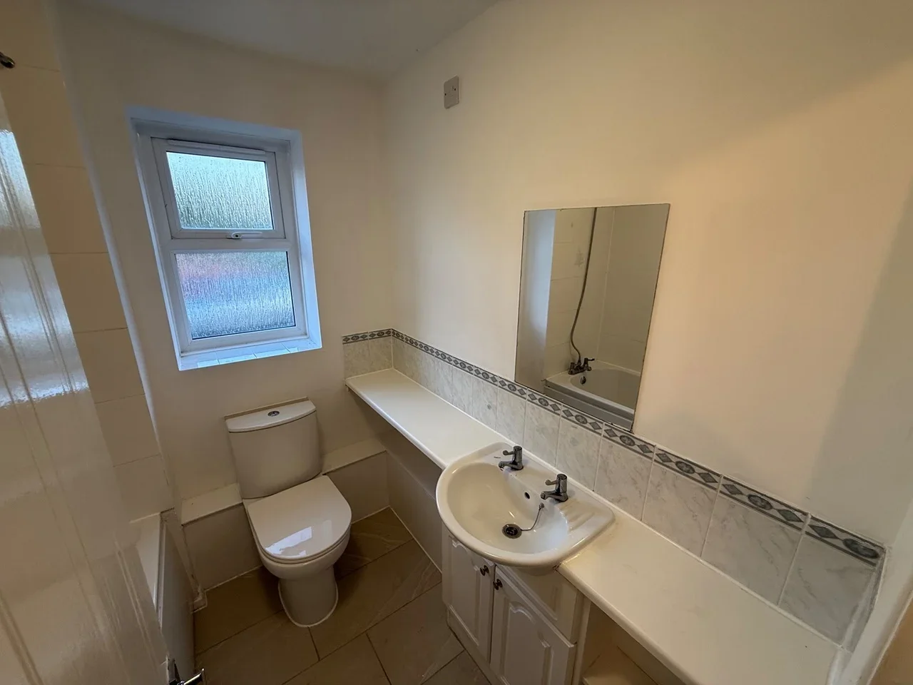 Flat Voyagers Close in Greater London