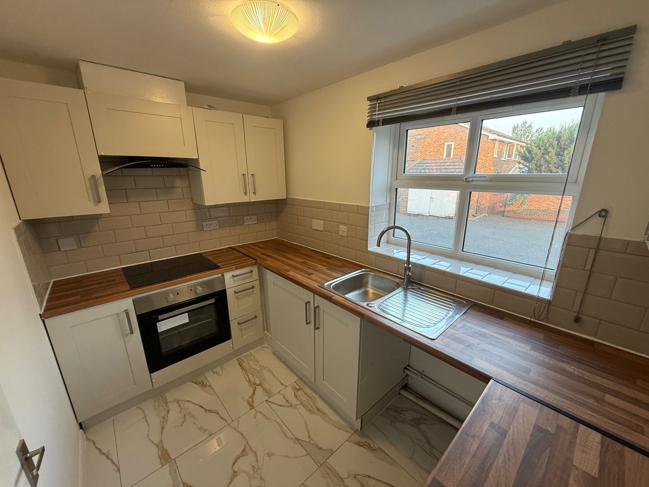Flat Voyagers Close in Greater London