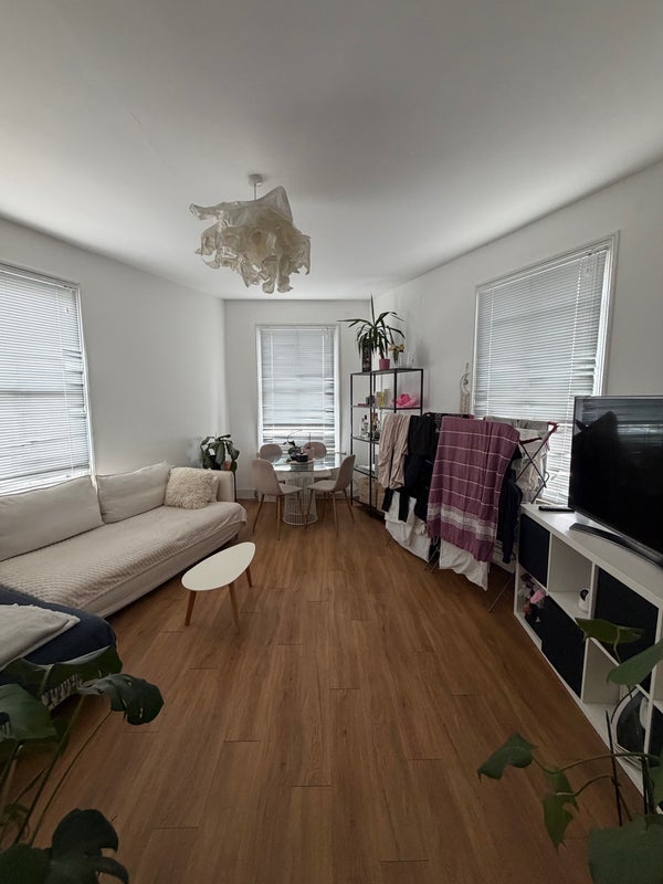 Room Caxton Road in Greater London