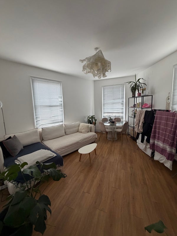 Room Caxton Road in Greater London