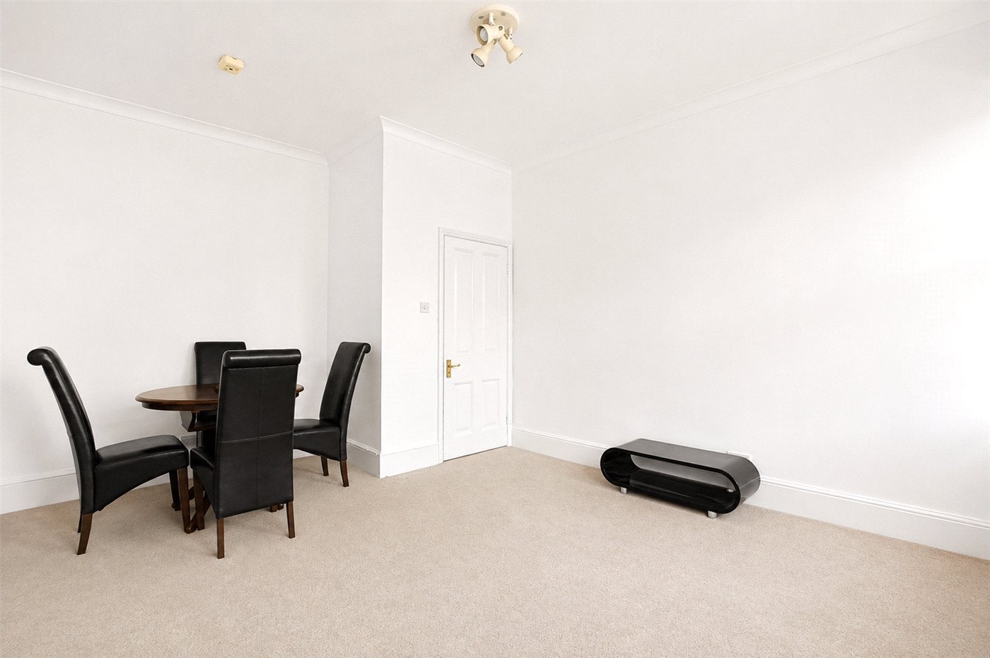 Flat Bennett Park in Greater London