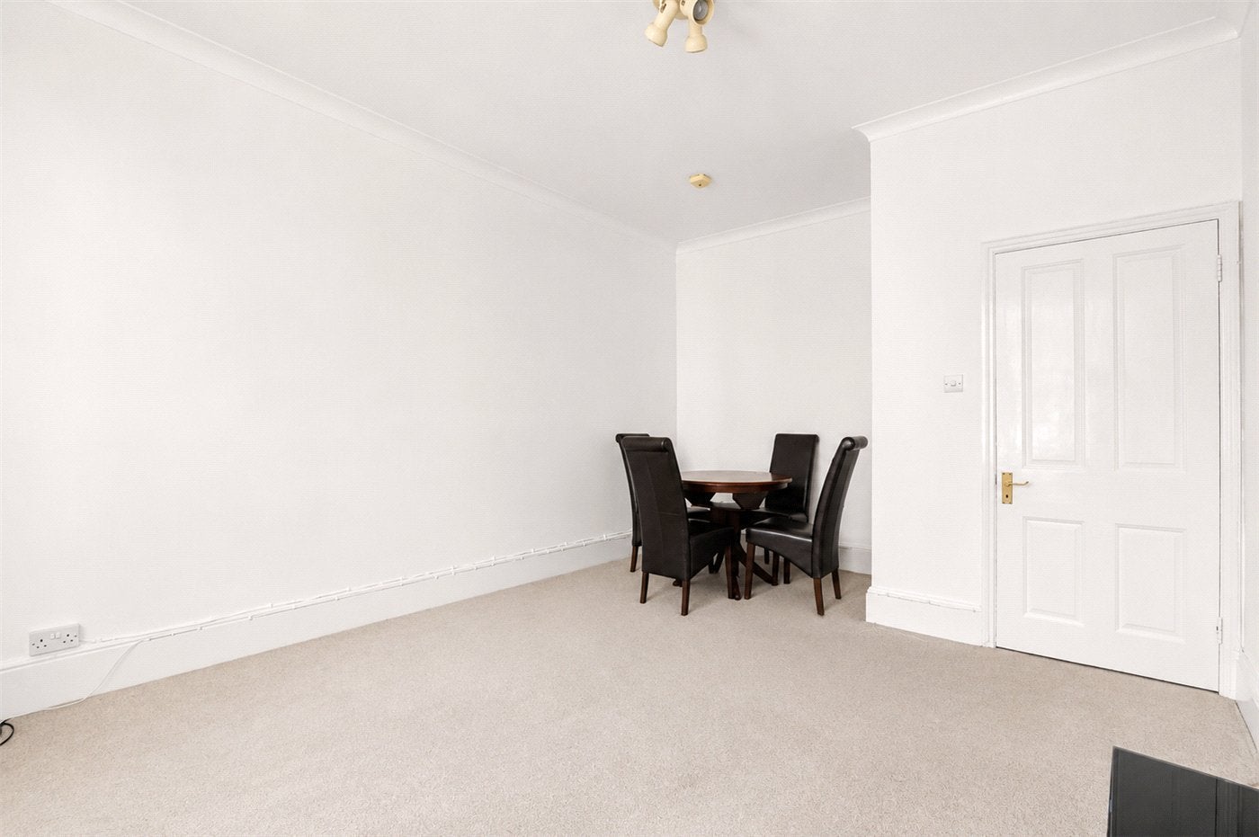 Flat Bennett Park in Greater London