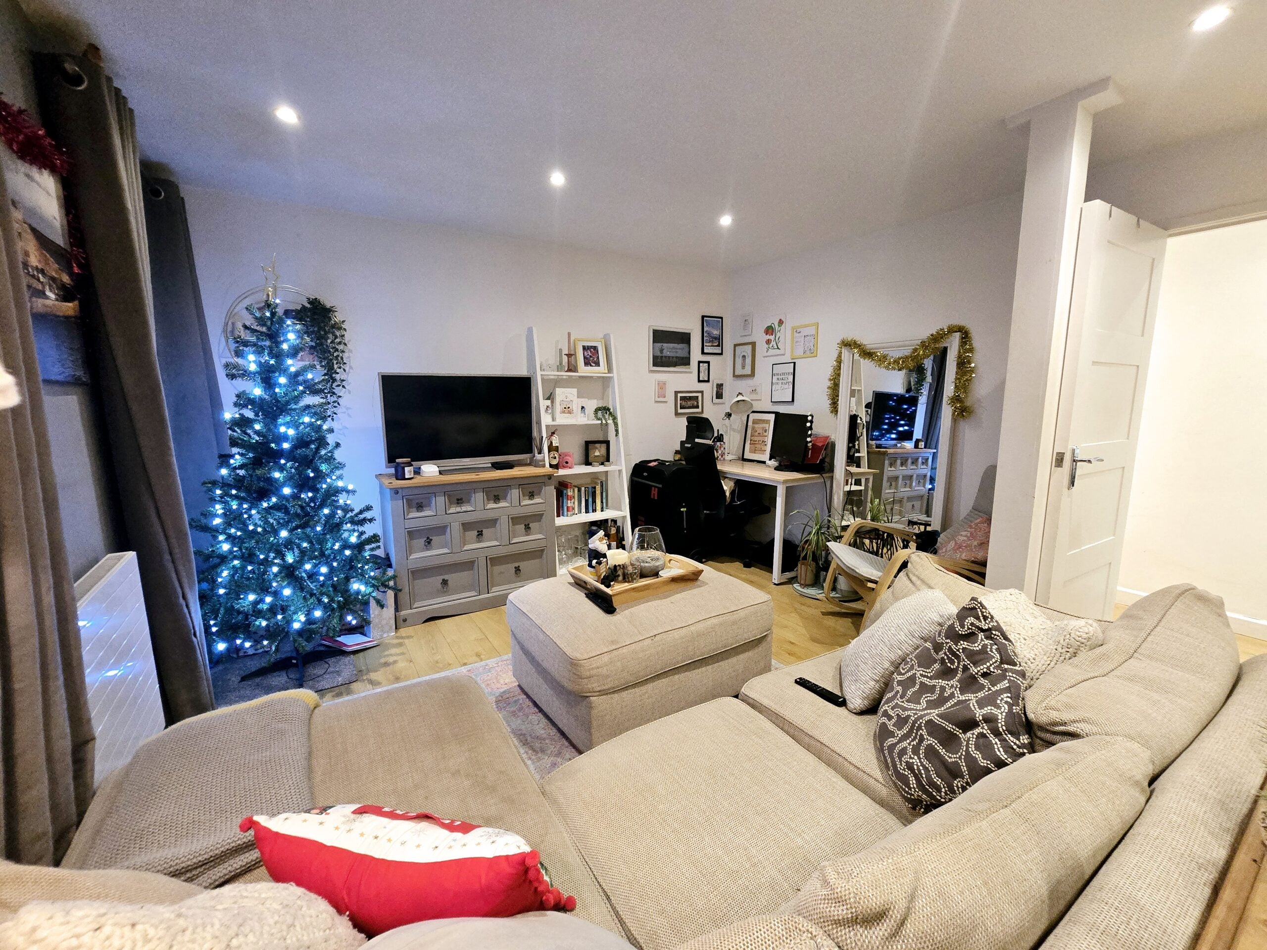 Flat Balham High Road in Greater London