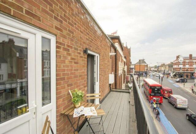 Flat Balham High Road in Greater London