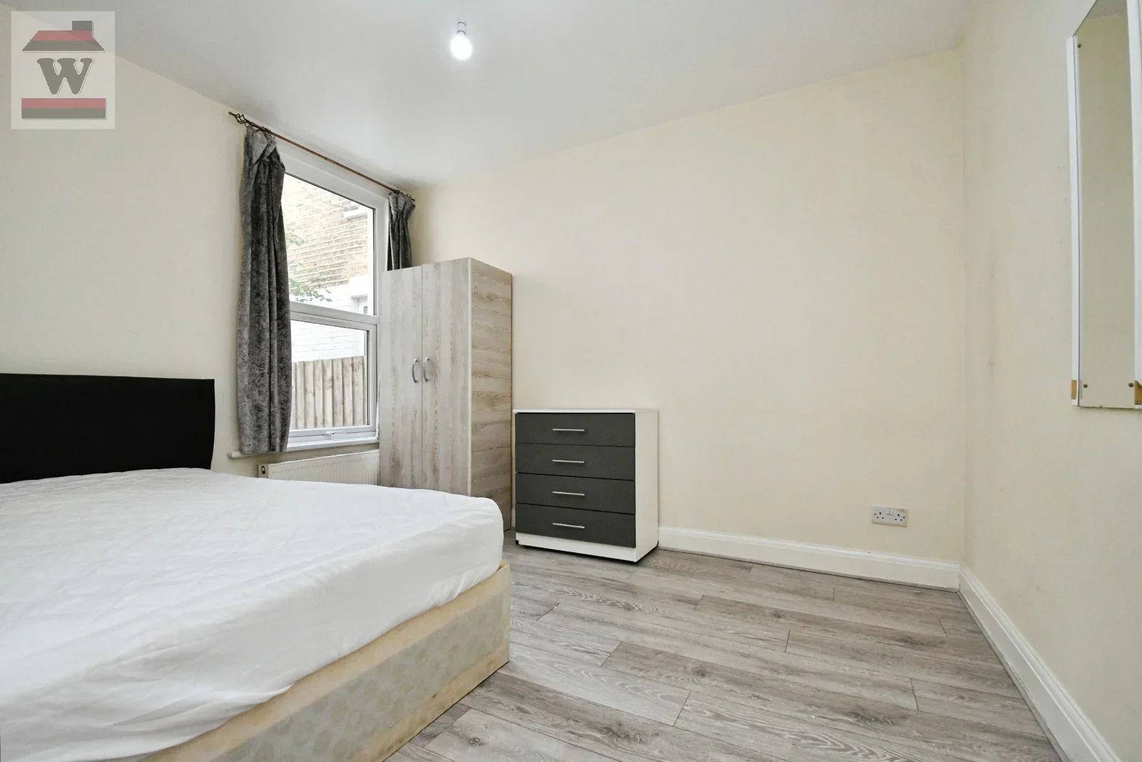 Flat Cecil Road in Greater London
