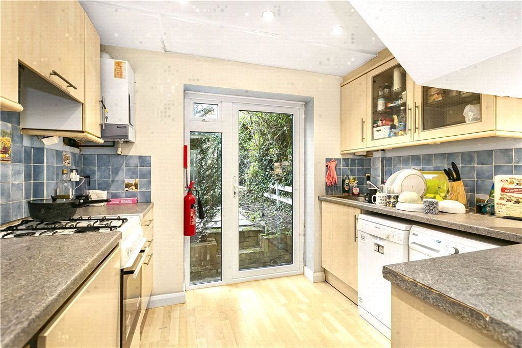 Flat Victoria Street in Borough of Runnymede