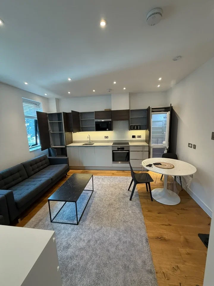 Flat Nobel Drive in Greater London