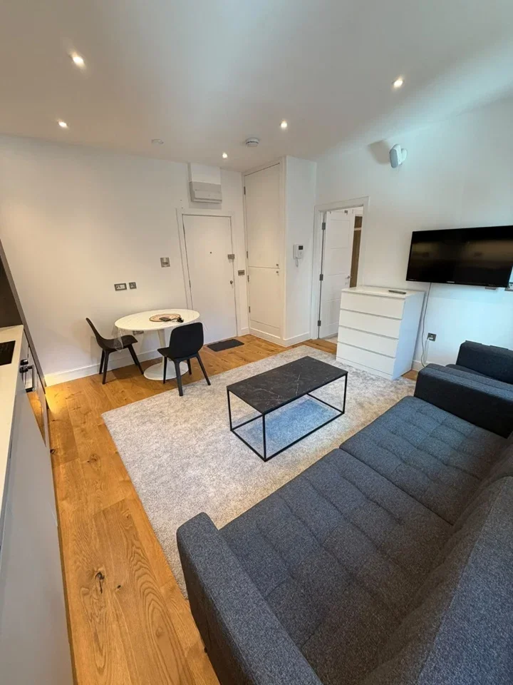Flat Nobel Drive in Greater London
