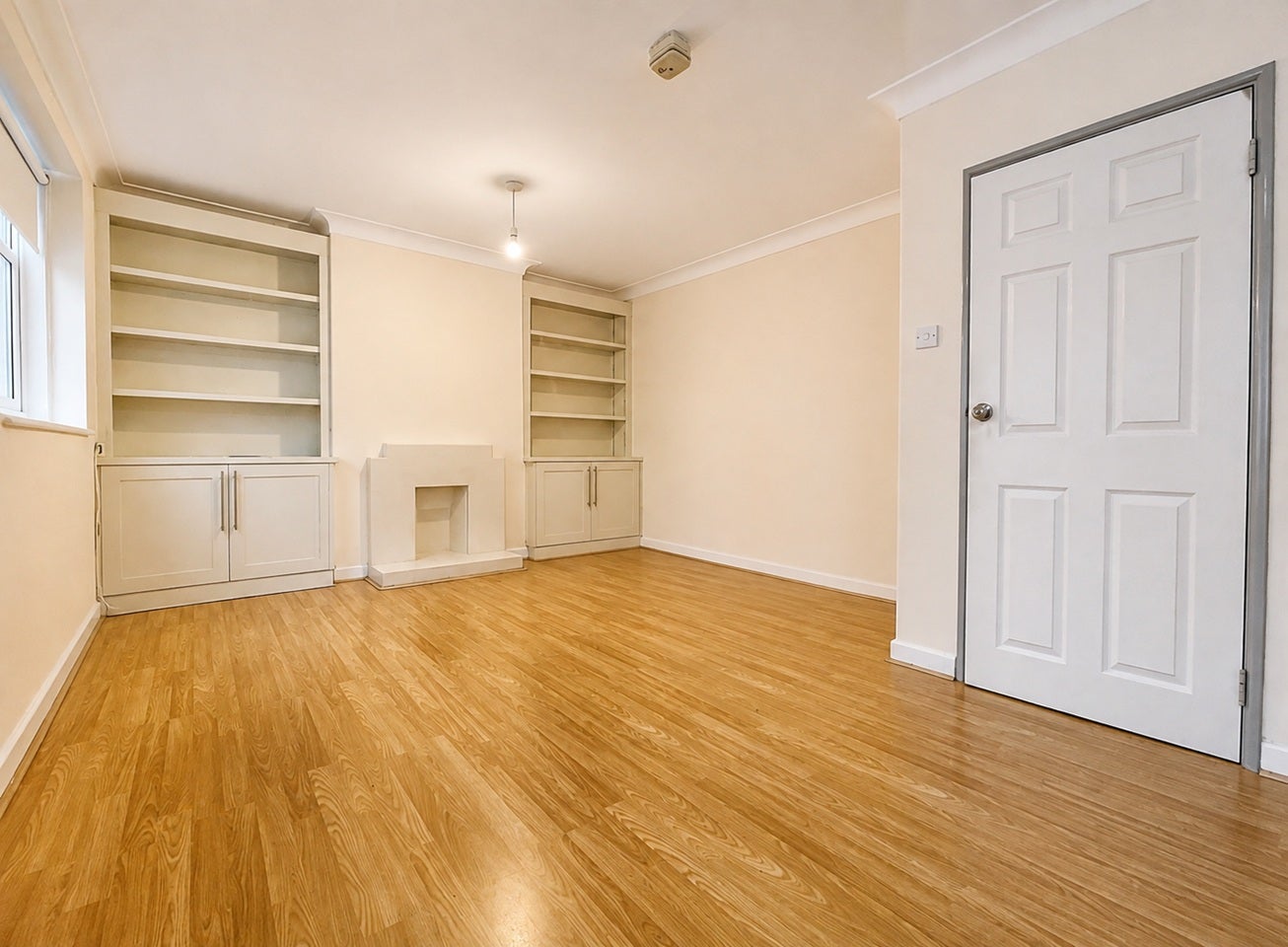 Flat The Meres in Greater London