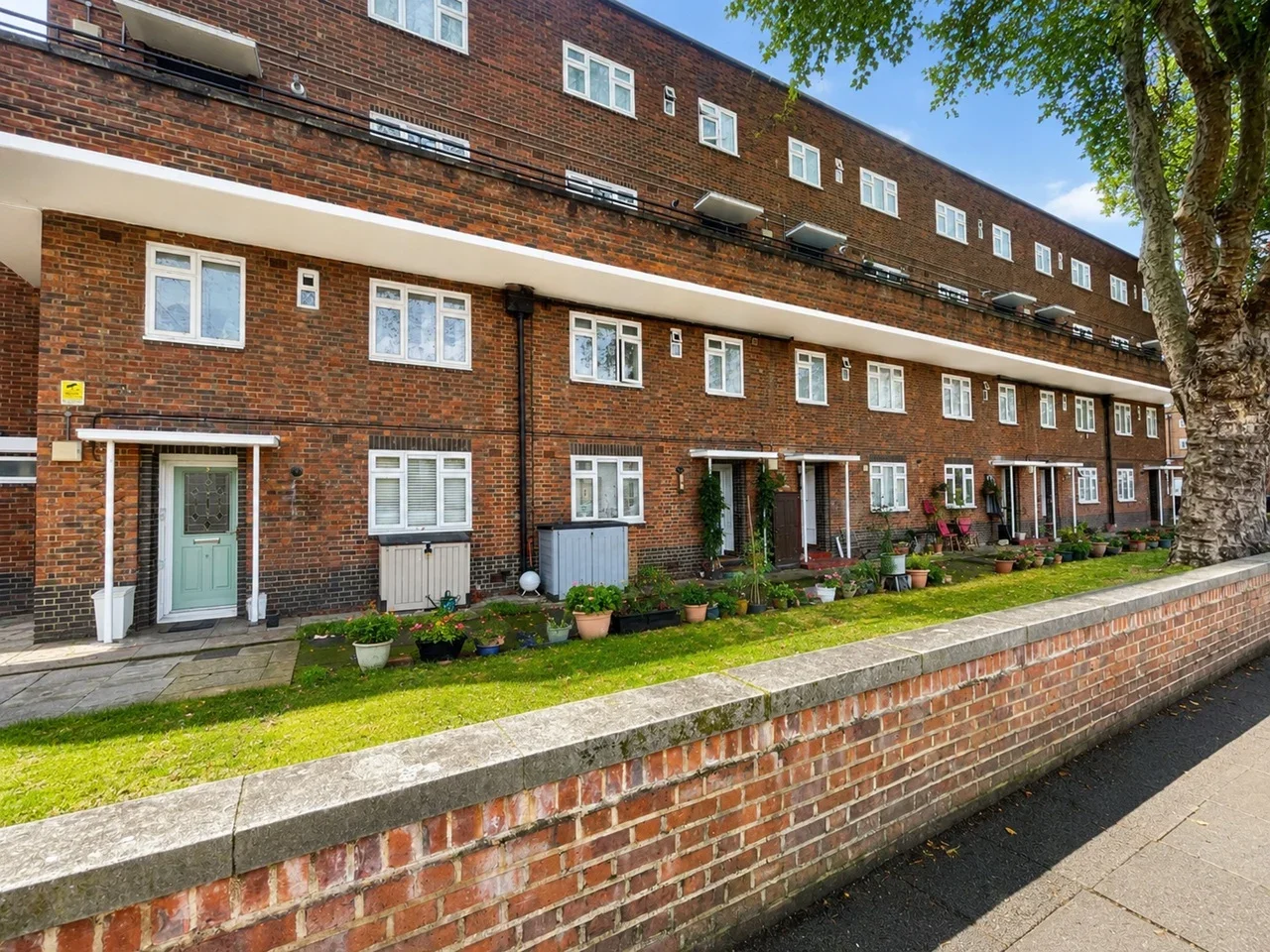 Flat The Meres in Greater London