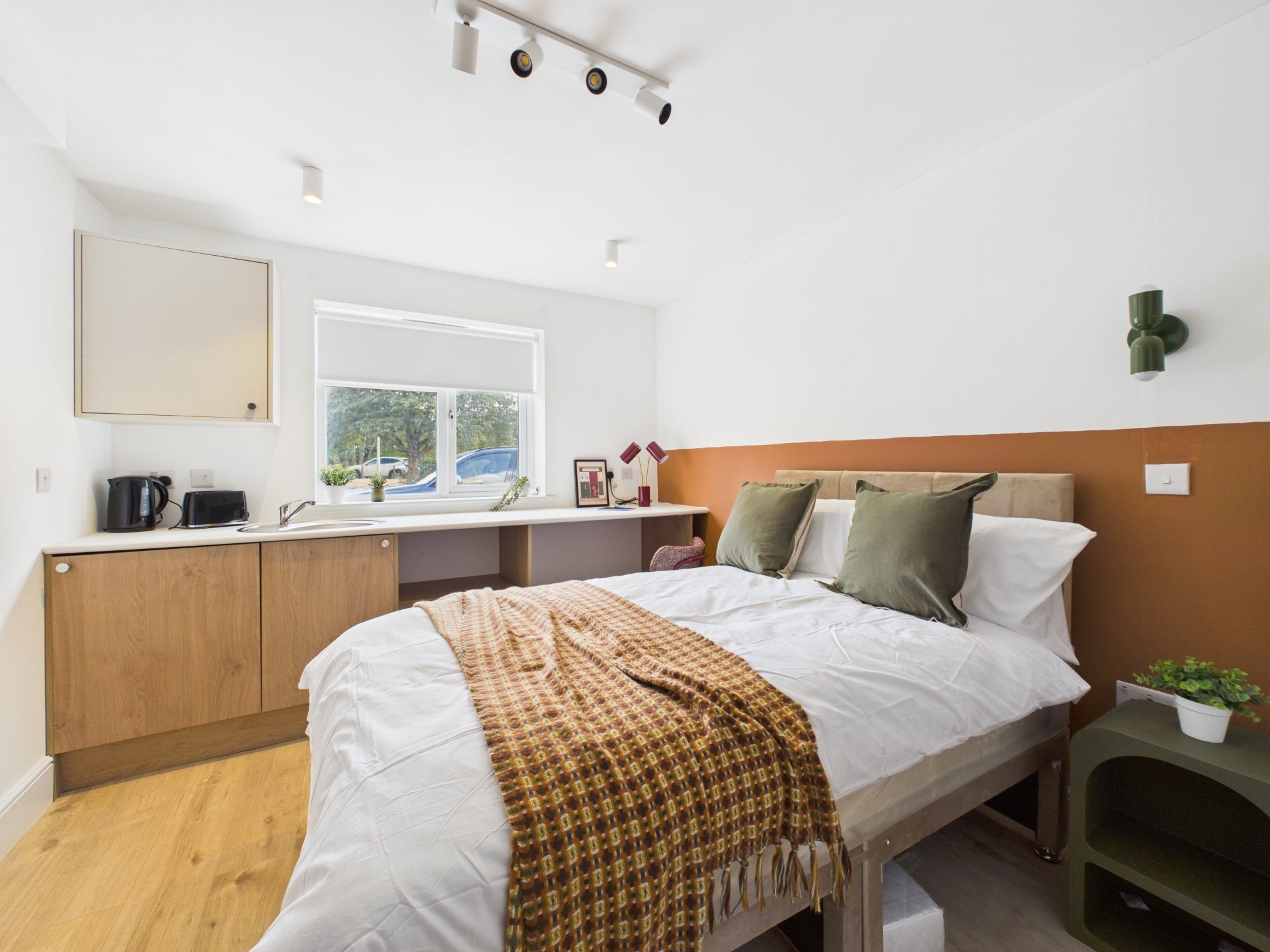 Room Tewkesbury Road in Gloucester
