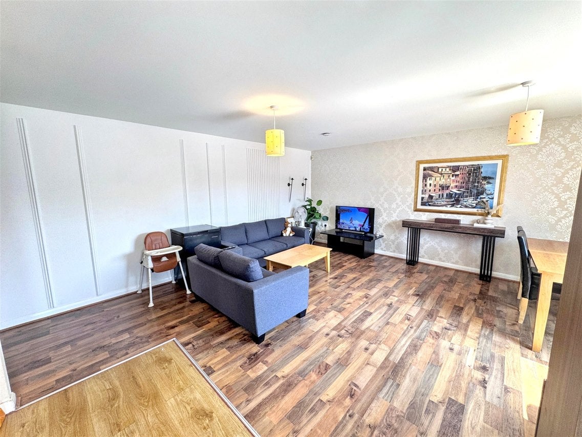 Flat Manchester Court in London