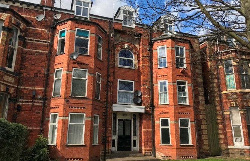 Flat Princes Avenue in Hull