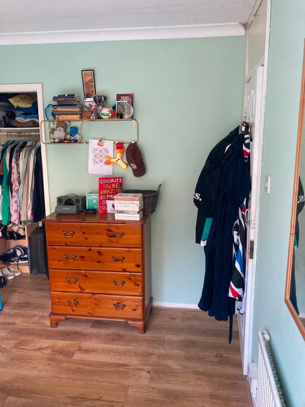 Room Millstream Road in Greater London